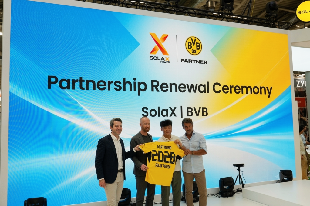 SolaX and BNBs Partnership Renewal Ceremony